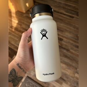 NEW, UNUSED White Hydro Flask 32oz Classic Wide-Mouth Water Bottle